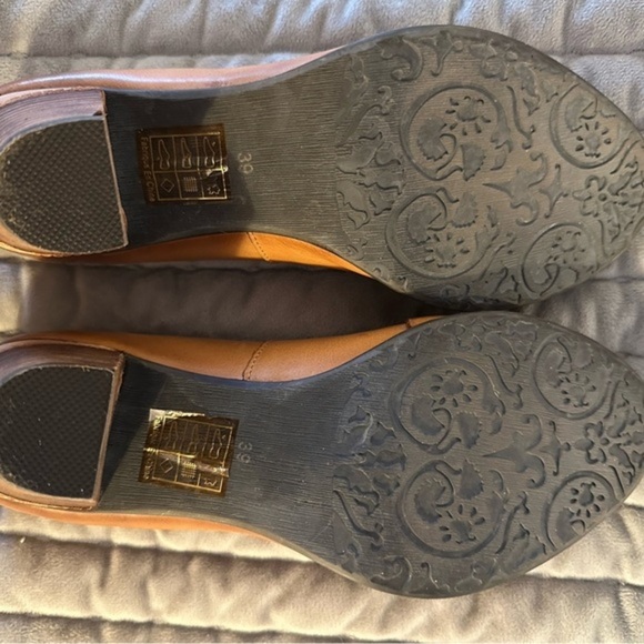 L’Artiste by Spring‎ Step Beautiful unique brown heels size 39 (8.5 US). GUC - Picture 7 of 8